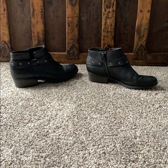 Clarks Shoes - 8.5 Clark’s booties